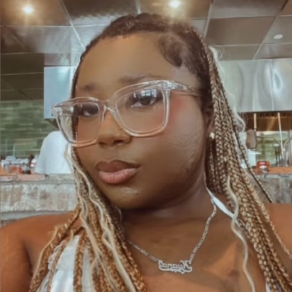 Meet your Posher, Kyana
